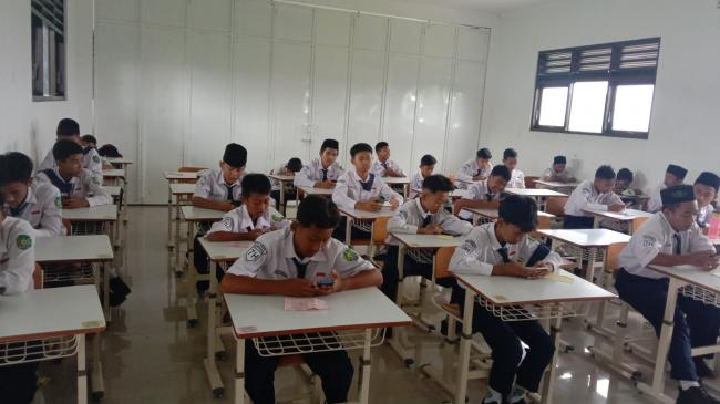 Hindari  Kecurangan pada Pelaksanaan PTS, MTsN 7 Kebumen Gunakan Exambroser